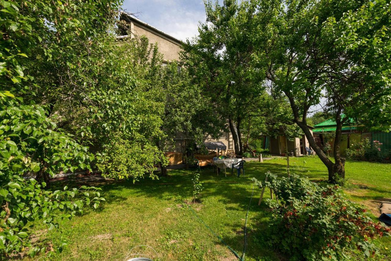 Guest House On Maksimova 9 Almaty Esterno foto