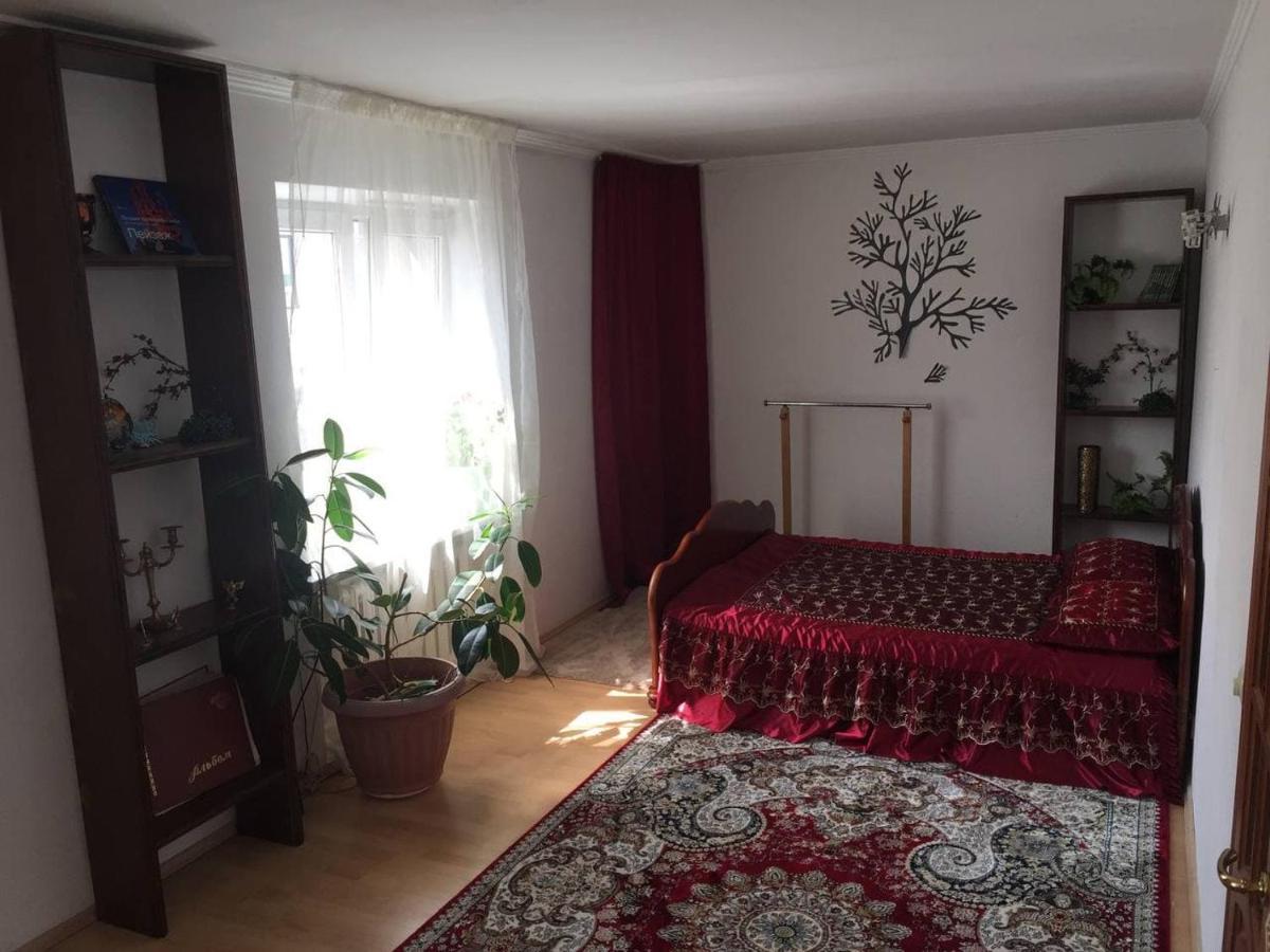 Guest House On Maksimova 9 Almaty Esterno foto