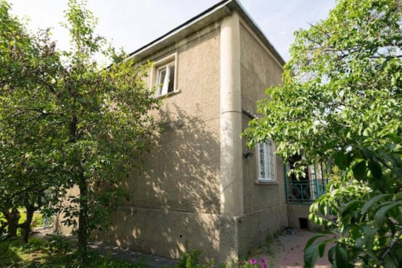 Guest House On Maksimova 9 Almaty Esterno foto
