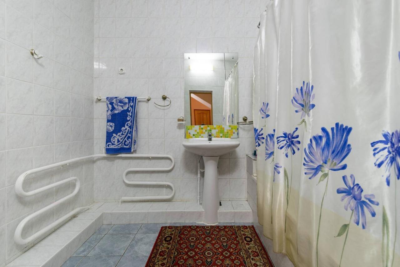 Guest House On Maksimova 9 Almaty Esterno foto