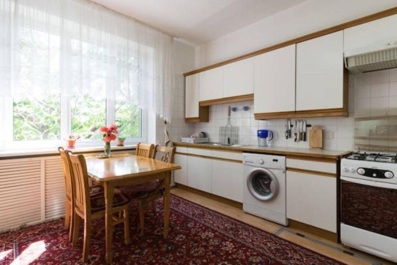 Guest House On Maksimova 9 Almaty Esterno foto