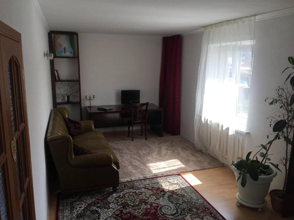 Guest House On Maksimova 9 Almaty Esterno foto